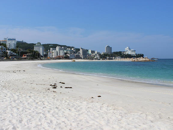 画像：白良浜海水浴場（徒歩2分）