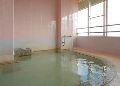 画像：富士山を展望する温泉大浴場