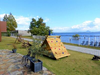 画像：琵琶湖を見ながら遊べる子どもスペース