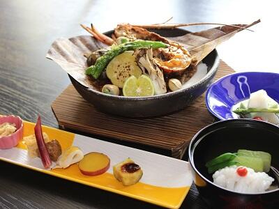 画像：伊勢海老と秋の味覚の炮烙焼き