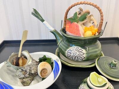画像：金目鯛の土瓶蒸しとサザエの浜焼き