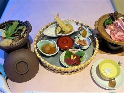 画像：竹篭御膳と陶板焼き