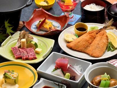 画像：あしたか牛ステーキとアジフライ